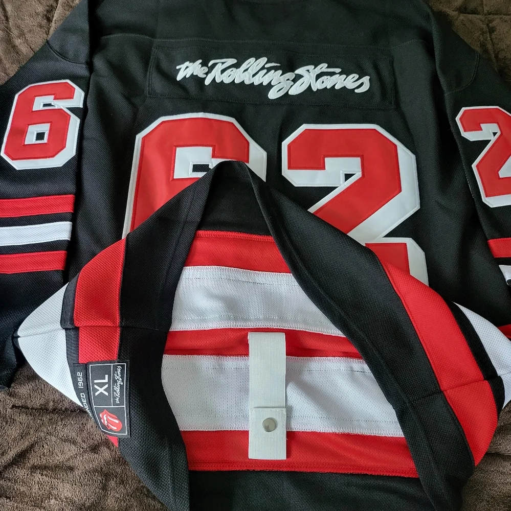 Brand New Men's Rolling Stones Hockey Jersey(Never Worn) - Picture 13 of 13